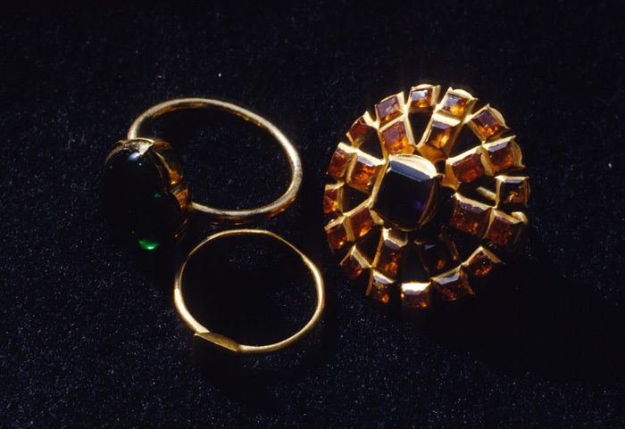 Caption 22- Two gold rings and a gold brooch inset with various stones probably made in Columbia in the first half of the 17th Century. -Maravillas 1656