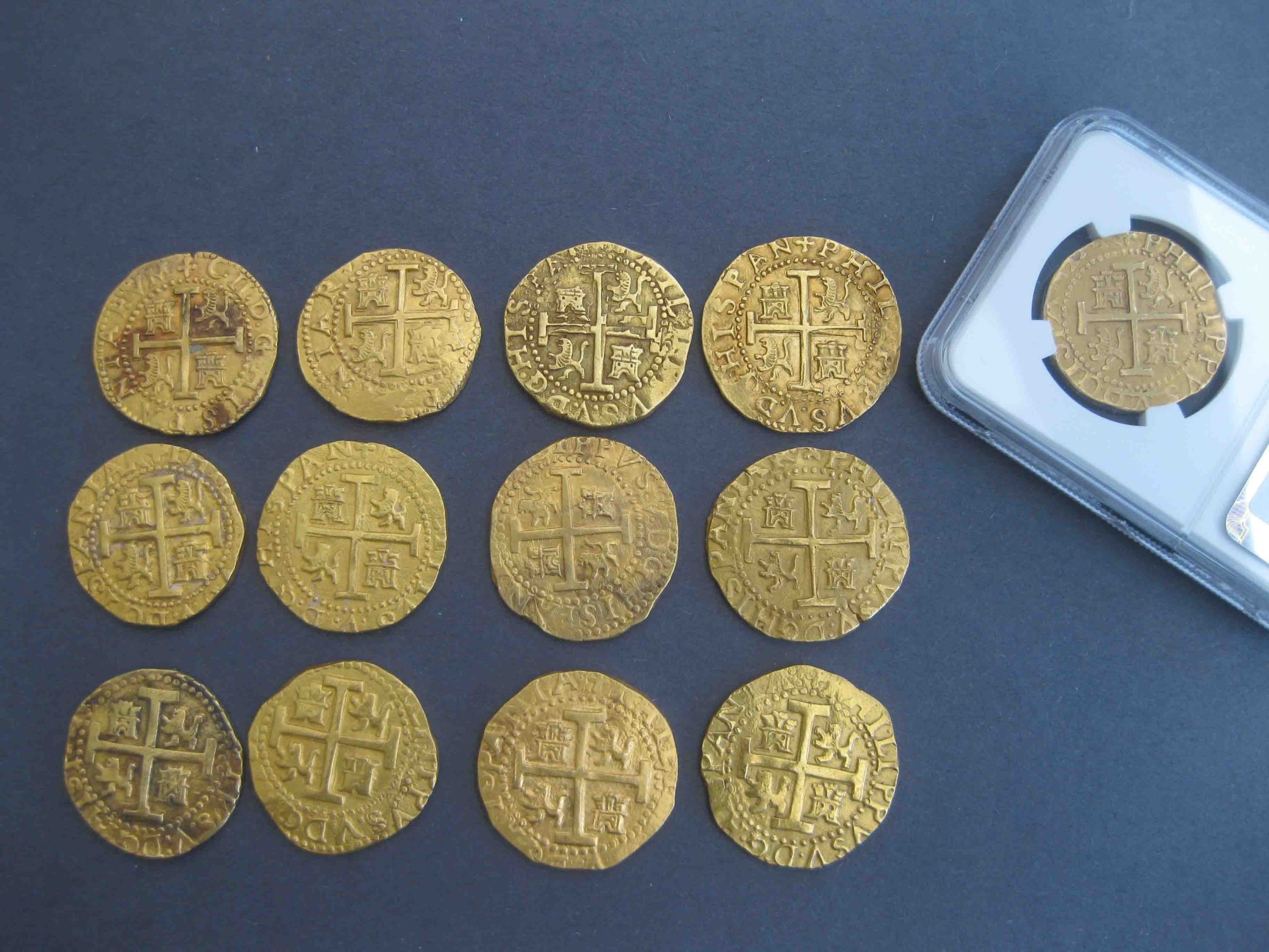 Lima 8 Escudos from 1699 to 1714 - obverse