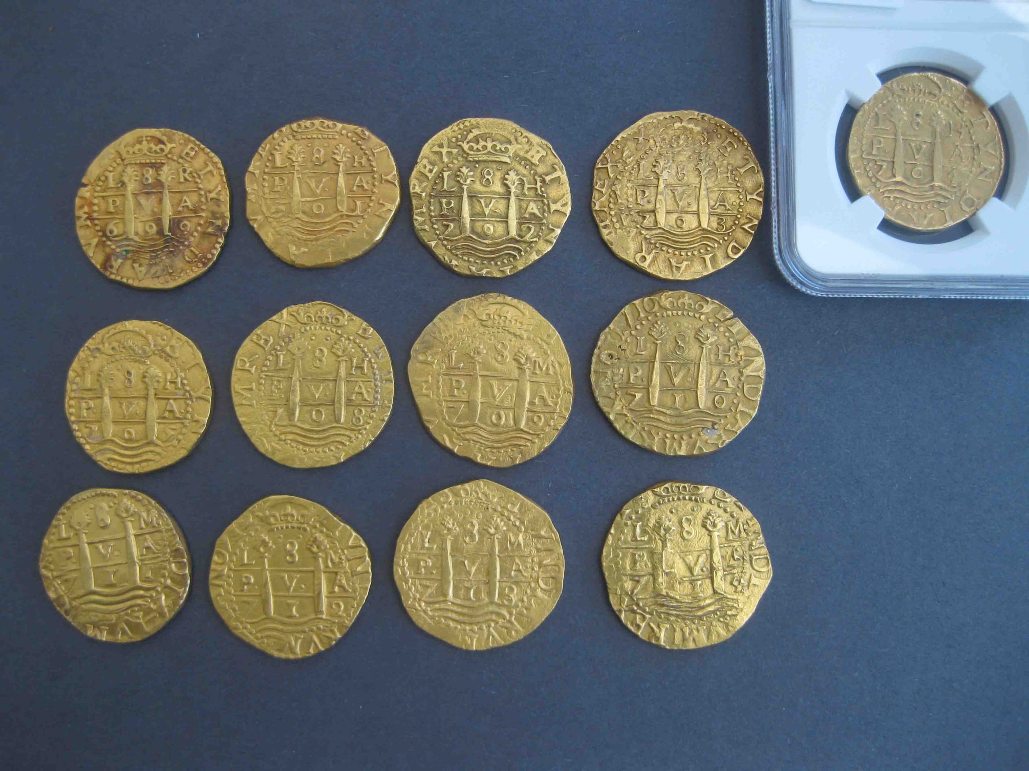 Lima 8 Escudos from 1699 to 1714