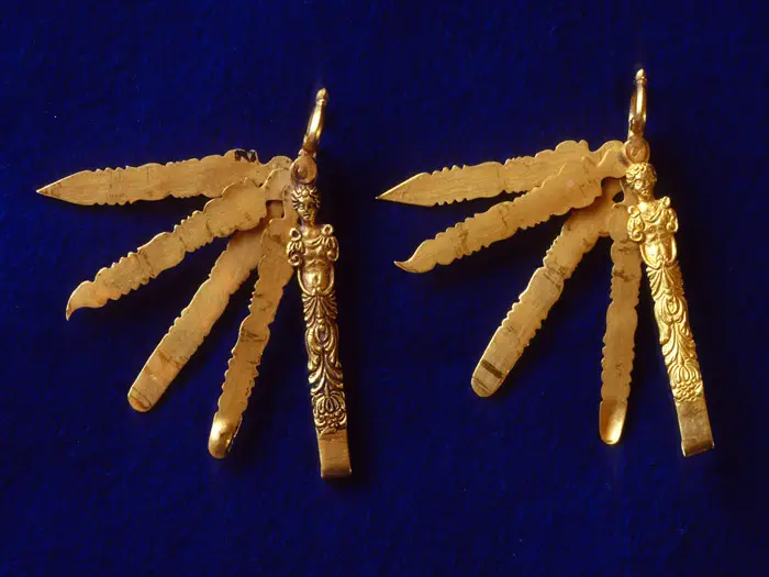Caption 8- Gold manicure sets. -1715 Fleet