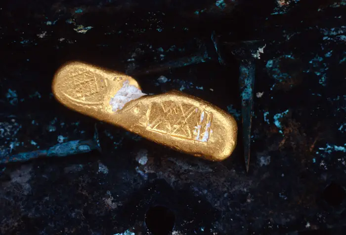 Caption 26- A small coral-encrusted gold ingot of 22 kt (XXII). Probably Atocha. -1622