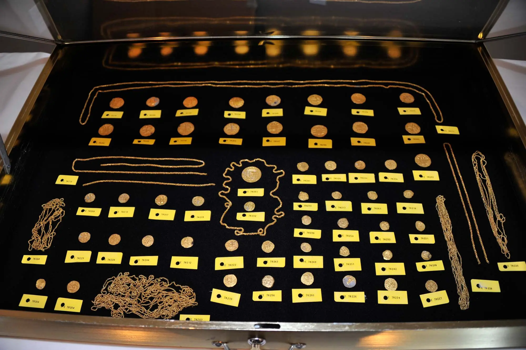 Overview of coins found by Booty Salvage in June 2015. Note all thegolad chains found in addition tothe gold coins